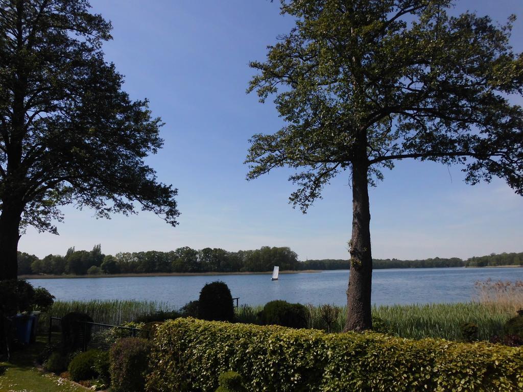 Bungalow Idylle Am See Neuruppin Bagian luar foto