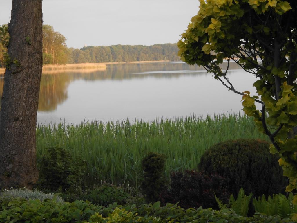 Bungalow Idylle Am See Neuruppin Bagian luar foto