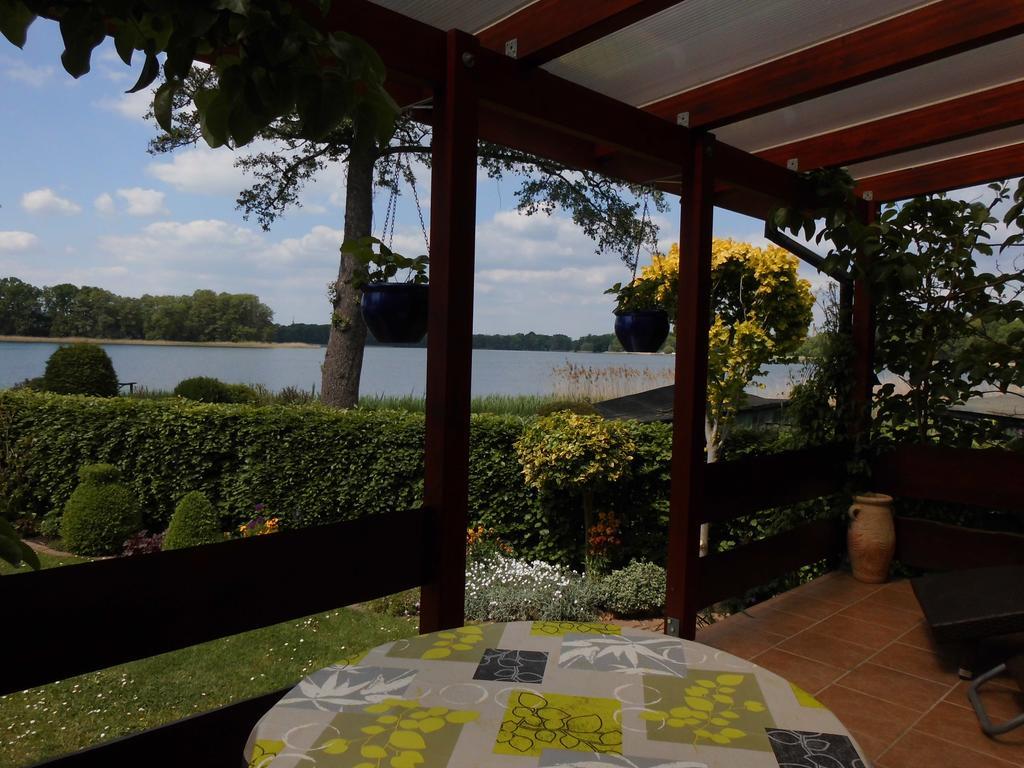 Bungalow Idylle Am See Neuruppin Bagian luar foto