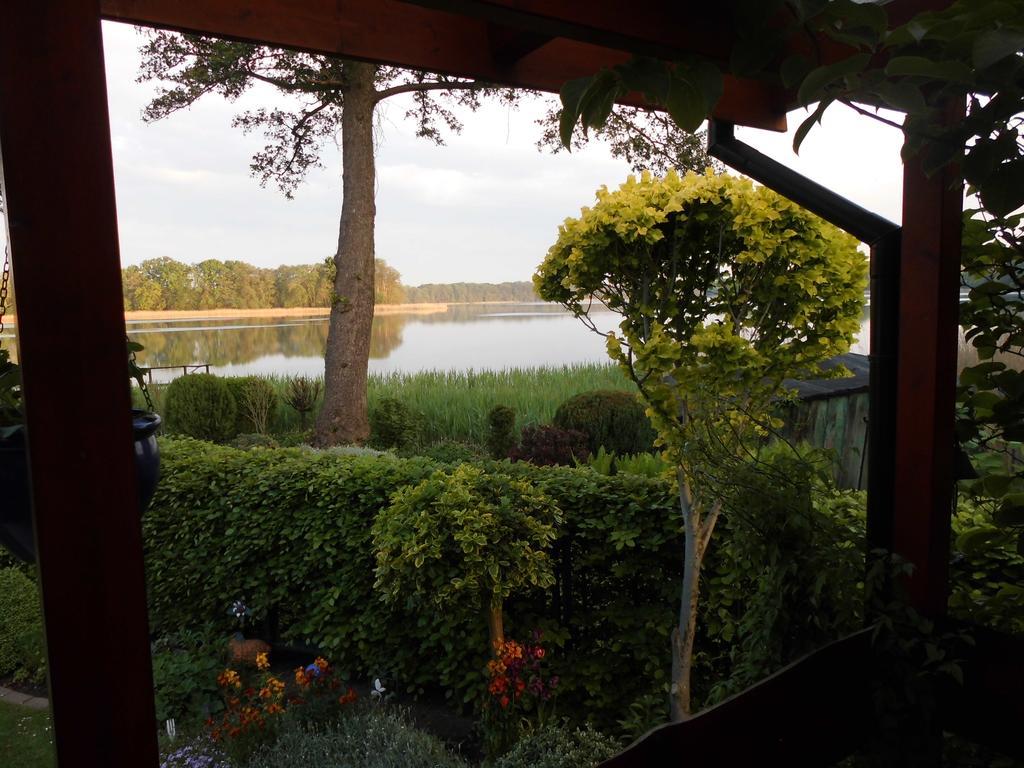 Bungalow Idylle Am See Neuruppin Bagian luar foto